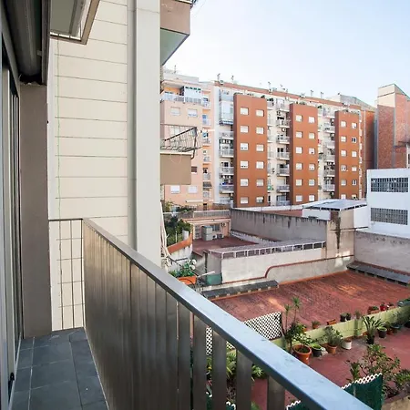 Bbarcelona Gaudi Flats شقة برشلونة
